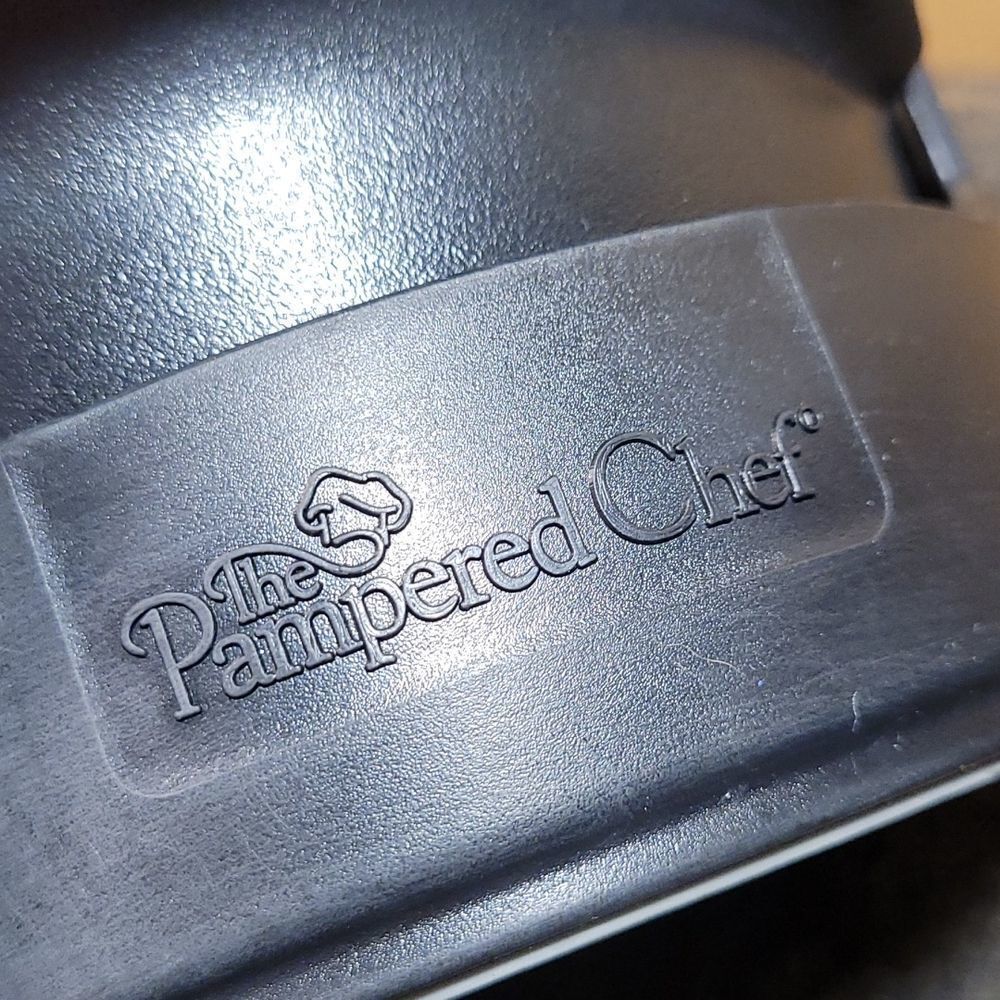 Pampered Chef Veggie Wedger - Picture 3 of 4